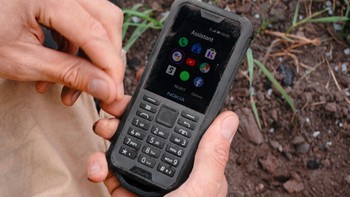 Nokia 800 Tough saking tangguhnya tahan temperatur sampai minus 20 derajat sampai 55 derajat Celcius. Foto: SlashGear