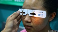 Pemeriksaan kesehatan mata ini dalam rangka memperingati Hari Pelanggan Nasional.