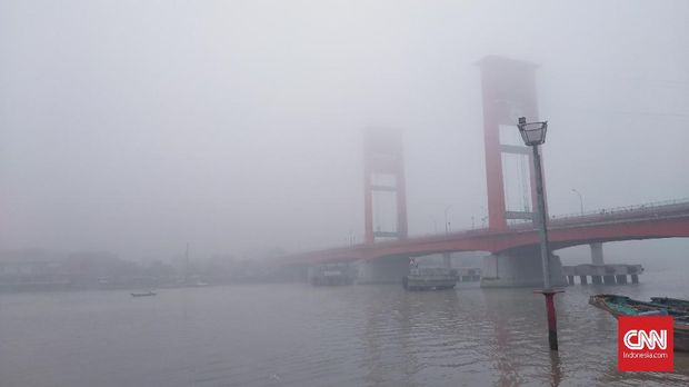 Usaha Penyintas TB Paru Cari Udara di Tengah Asap Karhutla