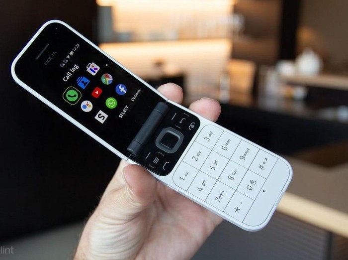 Nokia 2720 reborn. Foto: Pocket Lint Nokia 2720 reborn. Foto: Pocket Lint