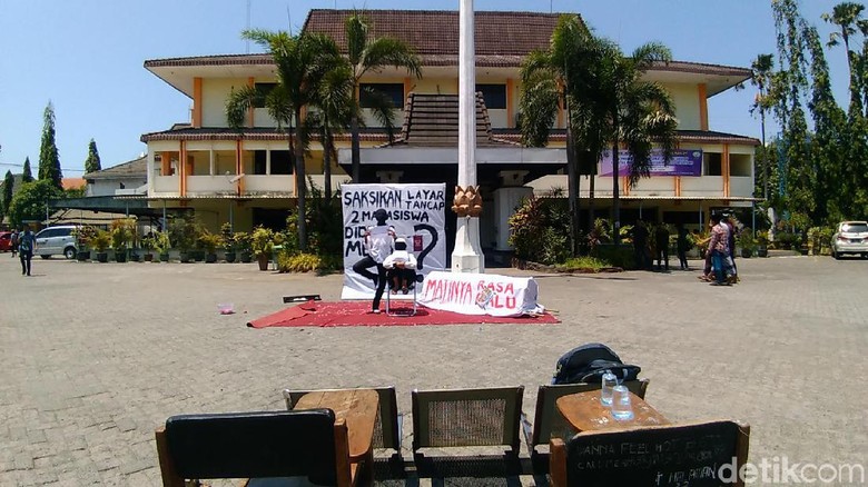 Dituduh Mesum dan Video Diduga Disebar, 2 Mahasiswa Unitomo Polisikan Warek? Dituduh Mesum dan Video Diduga Disebar, 2 Mahasiswa Unitomo Polisikan Warek?