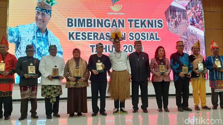 Buka Bimtek Keserasian Sosial, Mensos Ajak Warga Jaga Keberagaman Buka Bimtek Keserasian Sosial, Mensos Ajak Warga Jaga Keberagaman