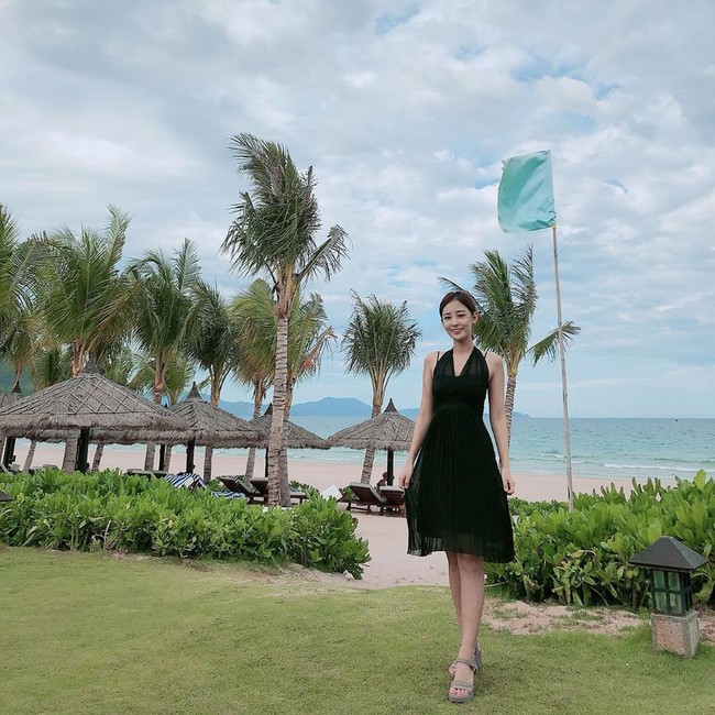 Keduanya pernah mem-posting foto selfie bersama di Instagram. Bahkan Chanyeol tak sungkan memuji kecantikan kakaknya. Cakep ya, seperti aku, tulis Chanyeol di kolom komentar postingan foto sang kakak. Foto: Instagram/@yooranna