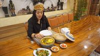 Digulung Pakai Sendok Kayu, Ini Cara Makan Papeda Khas Papua yang Benar