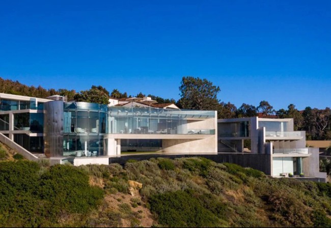 Bernilai ratusan miliar rupiah, apa yang membuat rumah ini begitu mahal? Menurut Wall Street Journal, rumah dilengkapi berbagai fasilitas mewah. Salah satunya bioskop pribadi berkapasitas delapan orang. Foto: istimewa/The Sun