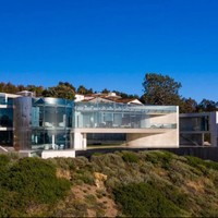 Bernilai ratusan miliar rupiah, apa yang membuat rumah ini begitu mahal? Menurut Wall Street Journal, rumah dilengkapi berbagai fasilitas mewah. Salah satunya bioskop pribadi berkapasitas delapan orang. Foto: istimewa/The Sun