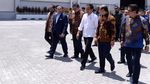 Semringahnya Jokowi Jajal Esemka Bima