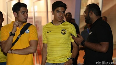 Momen Menpora Malaysia Tertahan di Dalam GBK Saat Ricuh Suporter