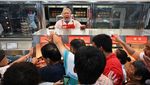 Antre Panjang hingga Berebut Daging, Warga China Antusias Datangi Costco
