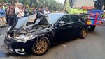 Foto: Ringsek 4 Mobil Diseruduk Dump Truck di Bintaro