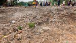 Alat Berat Dikerahkan Bersihkan Sampah di Kali Jambe Bekasi