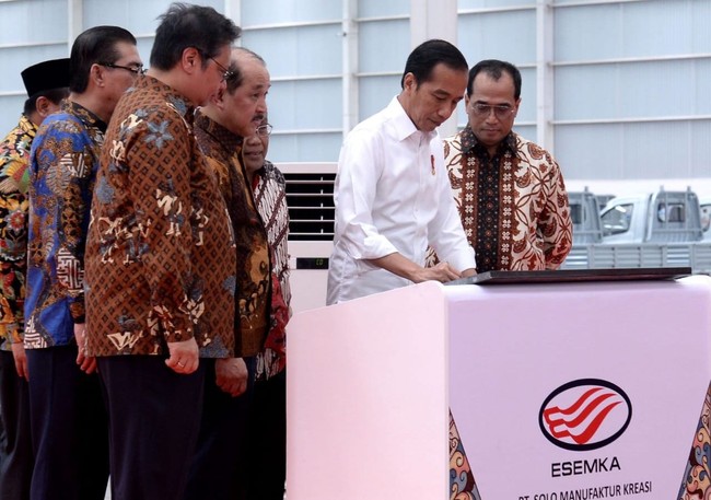 Esemka Lahir, Mobil Pribadi Pakai Strobo Jangan Dikasih Jalan!