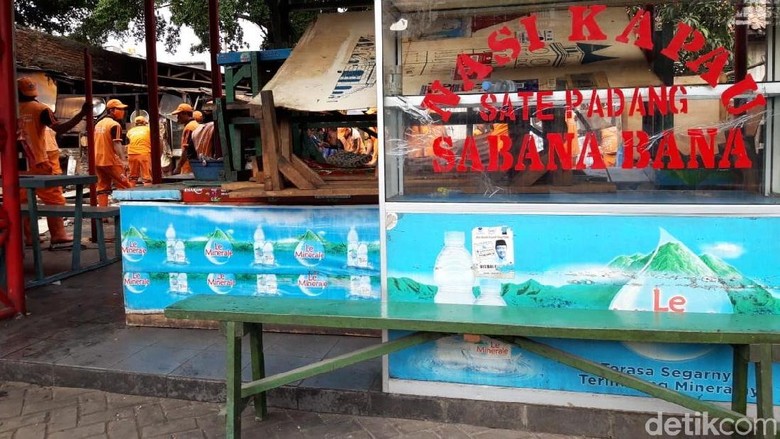 Direlokasi, Loksem Nasi Kapau di Kramat Raya Sudah Dikosongkan Direlokasi, Loksem Nasi Kapau di Kramat Raya Sudah Dikosongkan