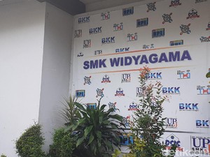 Pelajar SMK yang Numpang di Sekolah Cuma Punya Satu Setel Pakaian