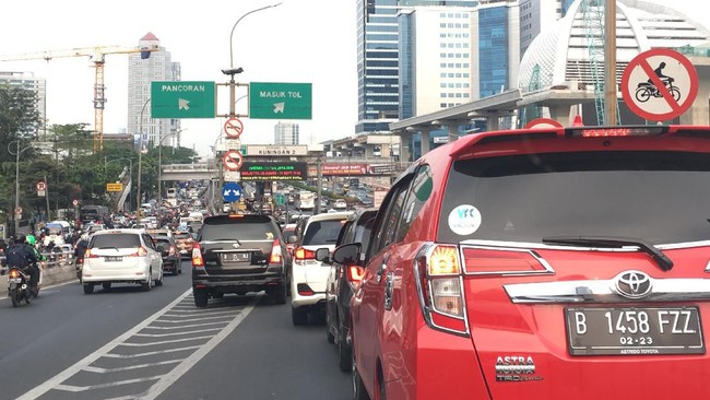 Esemka Lahir, Mobil Pribadi Pakai Strobo Jangan Dikasih Jalan!