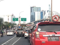 Esemka Lahir, Mobil Pribadi Pakai Strobo Jangan Dikasih Jalan!