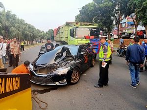 Dump Truck Lagi-lagi Jadi Penyebab Tabrakan Beruntun