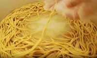 Chef Jepang Ini Buat Mie Telur Terpanjang di Dunia  183 Meter