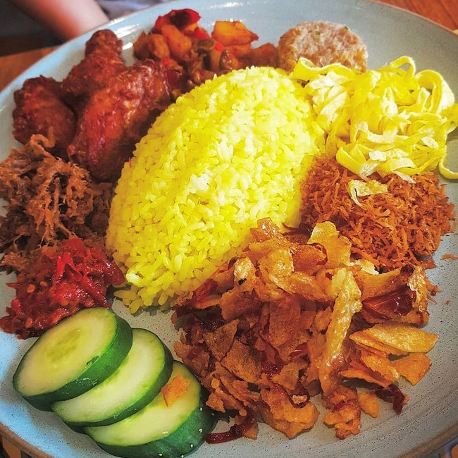 Sarapan Enak 5 Nasi Kuning Paling Populer di Indonesia