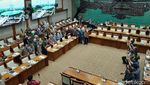 Tunggu Anggota DPR, Sri Mulyani Foto Bareng Pejabat Kemenkeu