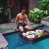 Inilah salah satu foto Matthew Davies yang bisa membuat para wanita terpesona. Berwajah tampan dan memiliki tubuh atletis, kaum Hawa pun dibuat terbuai saat melihatnya. Foto: Instagram @matttdavies