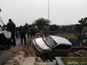 Polisi Jelaskan Kronologi Mobil Terguling Timpa Makam di Tanah Kusir
