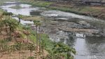 Penampakan Kanal Banjir Timur yang Surut Kala Musim Kemarau