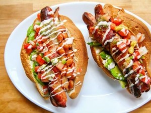 Yummy! Ini 7 Hot Dog Unik dari Korea hingga Meksiko