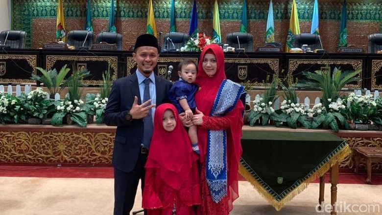 Pasutri Ini Dilantik Jadi Anggota DPRD Riau Pasutri Ini Dilantik Jadi Anggota DPRD Riau