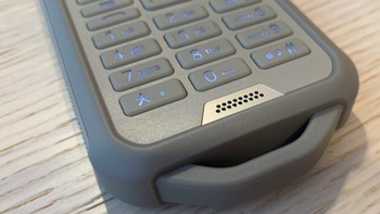 Adapun baterainya 2.100 mAh yang bisa tahan sampai seminggu. Foto: SlashGear