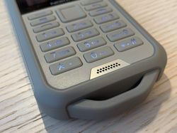 Nokia 800 Tough, Ponsel Badak yang Tahan Banting