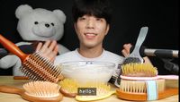 Gokil! Pria Korea Ini Rekam Aksinya Makan Sisir dan Spons Cuci Piring