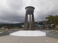 Satu tungku tiga batu yang dijadikan monumen di Fakfak