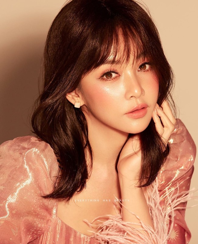 Baru-baru ini aktris Thailand Panward Hemmanee membuat penggemar ketakutan ketika ia berbagi postingan dari ASI-nya yang berdarah setelah menggunakan pompa. Foto: Instagram