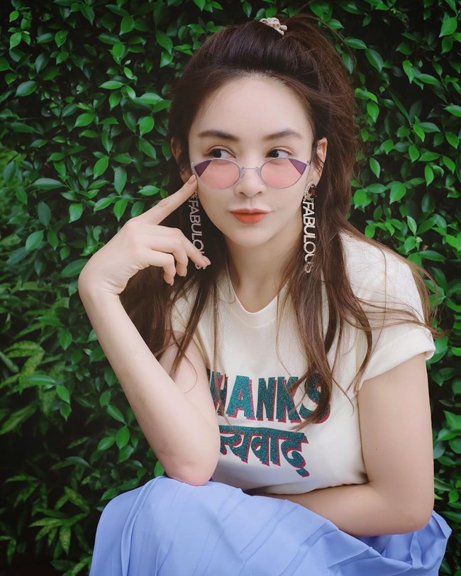 Postingan tersebut menampilkan video botol susu merah darah, foto darah membeku di atas piring Mengapa ada bekuan darah yang keluar, tulis Panward. Foto: Instagram