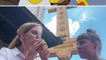 Kreatif Banget! Dua Turis Ini Niat Tirukan Momen Makan The Simpsons
