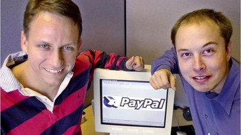 PayPal awalnya lahir sebagai Confinity pada Desember 1998 sebagai layanan transfer uang. Pada Maret 2000, Confinity bergabung dengan X.com, perusahaan bank online yang didirikan Elon Musk. (Foto: via Boredpanda.com)