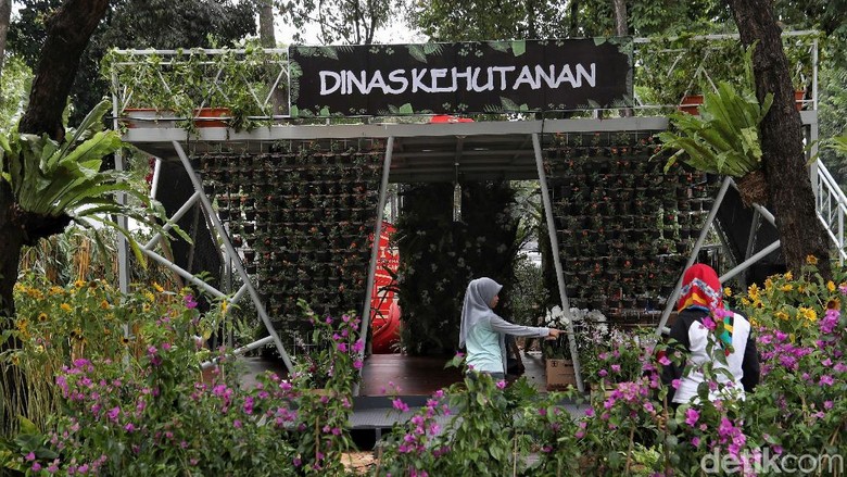 Intip Persiapan Pameran Flora Fauna 2019 Di Lapangan Banteng