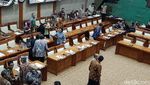 Tunggu Anggota DPR, Sri Mulyani Foto Bareng Pejabat Kemenkeu