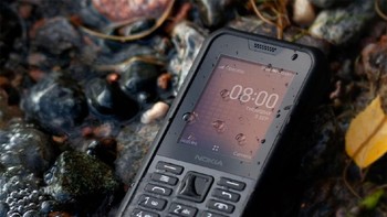 Ia juga dirancang tahan dijatuhkan dari ketinggian 1,8 meter serta ada sertifikasi militer MIL-STD-810G. Foto: SlashGear