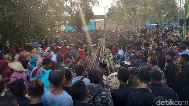 Tradisi Pasar Tambak, Yang Muncul Sekali Setahun di Sragen