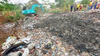 Lokasi penumpukan sampah yang ada Kali Jambe itu merupakan batas dua desa yang bersebelahan yakni Karang Satria dan Mangun Jaya.