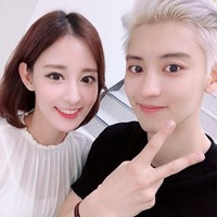 Kakak Park Chanyeol EXO, Park Yoo Ra, jadi perhatian netizen karena penampilannya. Tidak hanya karena sangat mirip sang rapper, tapi juga memiliki paras cantik nan menawan. Foto: Instagram/@yooranna