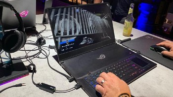 Menawarkan layar 300 Hz. Foto: Asus