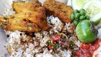 Lalapan segar seperti mentimun, tekokak, terung hijau dan kemangi enak dicocol sambal dadak pelengkap nasi tutug oncom. Foto : Instagram @ipink_nicole