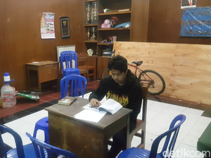 Menengok Ruangan Pelajar SMK yang Numpang Tinggal di Sekolah