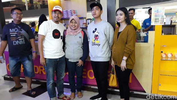 Presiden Jokowi dan keluarganya di Mal Paragon, Solo. 