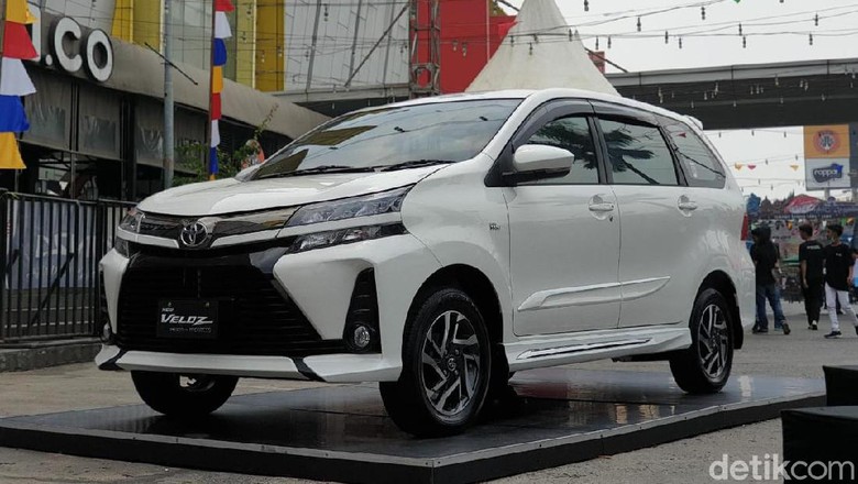Toyota Veloz di Avanza-Veloz Sebangsa Foto: Luthfi Anshori/detikcom Toyota Veloz di Avanza-Veloz Sebangsa Foto: Luthfi Anshori/detikcom