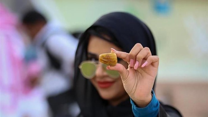 Pasar kurma musiman di kota Buraydah, utara Riyadh, Arab Saudi menjadi salah satu pasar kurma terbesar di dunia. Seperti apa penampakannya?