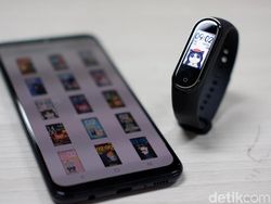 Unboxing Mi Band 4, Bawa Layar Warna Harga Tetap Murah